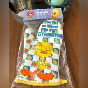 2001 Looney Tunes Tweety Grandma Oven Mitt